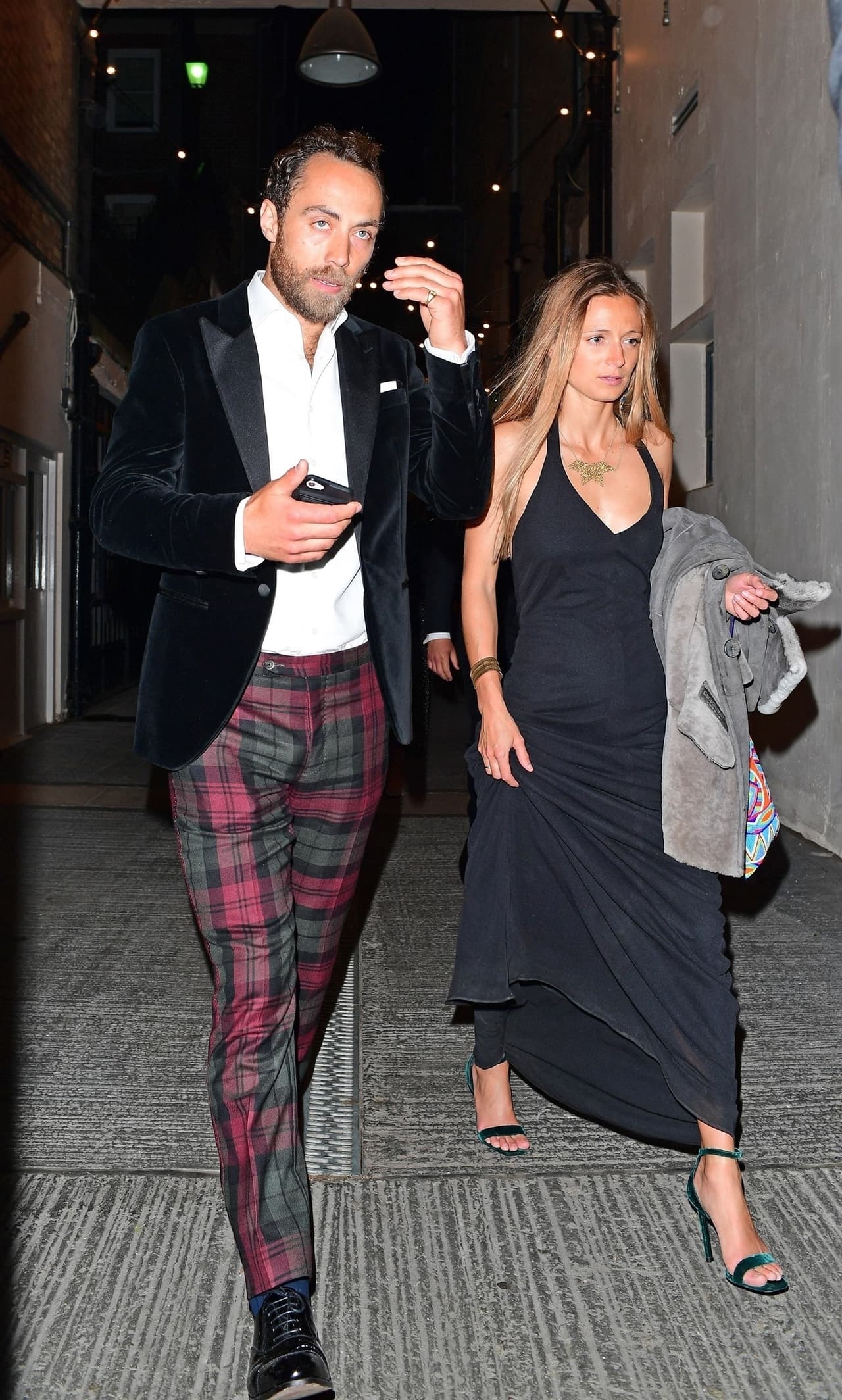 El hermano menor de la duquesa de Cambridge, James Middleton asistió con su novia Alizee Thevenet.