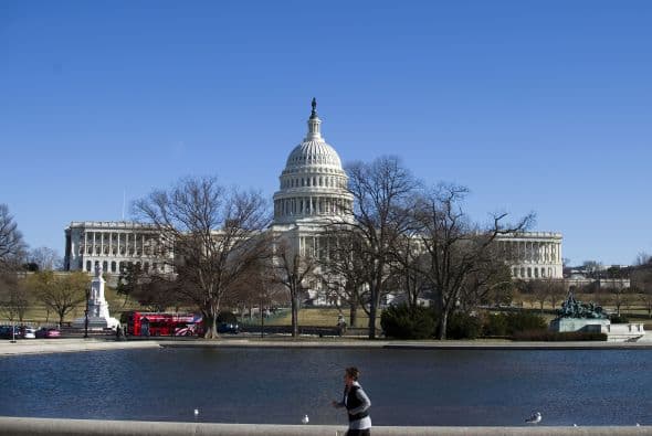 Esta elección de 2012 será recordada no solo por lo costosa y peleada que estuvo la contienda a nivel presidencial sino también por la cantidad de hispanos que postularon al Senado y la Cámara de Representantes. Hubo un total de 25 candidatos nuevos: dos al Senado y 23 a la Cámara. De éstos han ganado nueve al Congreso y uno al Senado. Hay 28 congresistas hispanos y tres senadores. “Esto es señal del ínterés que hay por participar y marcar una diferencia”, dice el analista demócrata Fabián Nuñez. Demuestra que los hispanos, “se sienten cada vez más preparados y confían en el apoyo de nuestra comunidad, en momentos en que ser político no es el mejor trabajo que se puede tener”, añade. TEXTO: Malena Marchán