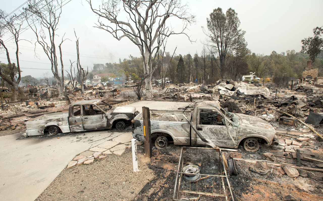 El incendio ha consumido más de 60,000 acres y ha destruido cientos de casas en el norte de California.