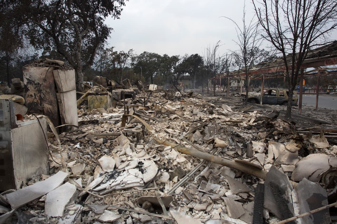 El incendio ha consumido más de 60,000 acres y ha destruido cientos de casas en el norte de California.