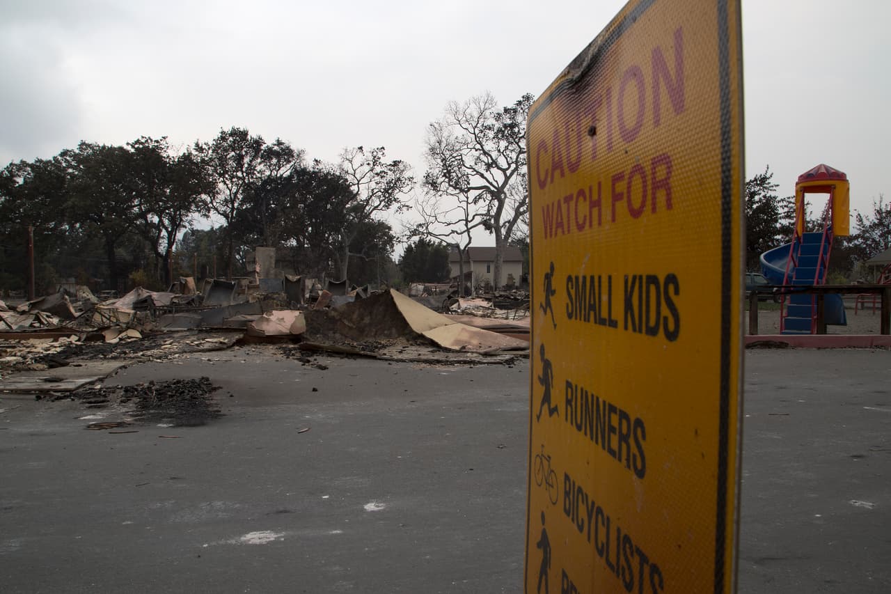 El incendio ha consumido más de 60,000 acres y ha destruido cientos de casas en el norte de California.
