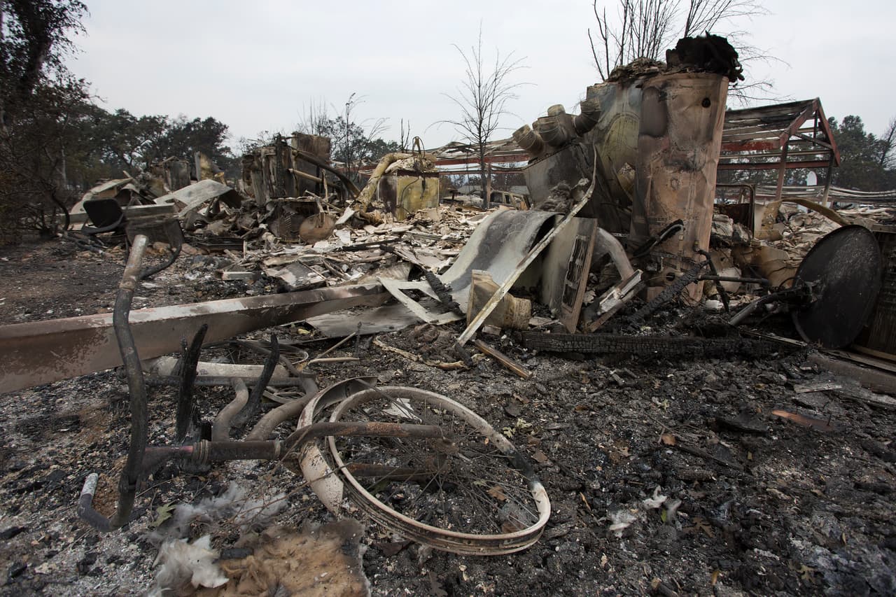 El incendio ha consumido más de 60,000 acres y ha destruido cientos de casas en el norte de California.