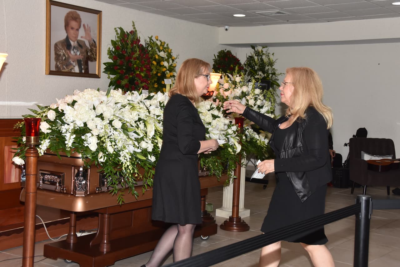 El astrólogo se encargó de educar a sus sobrinas, según han contado, para que continuaran bendiciendo a otras personas, tal como él lo hacía.