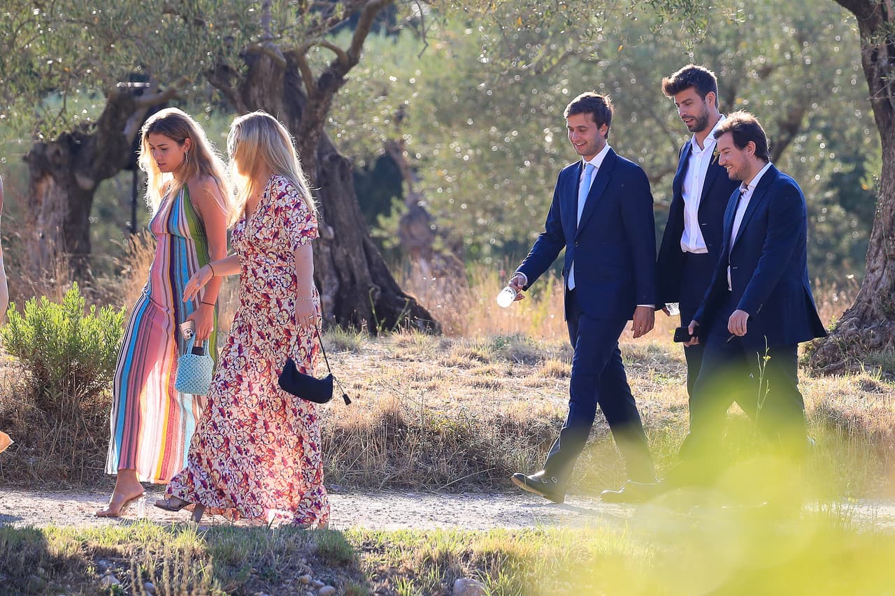 "Ella está integrada con los amigos de Piqué", dijo Iglesias sobre Clara. "Esa es una cosa que Shakira nunca ha conseguido", agregó.
<br>