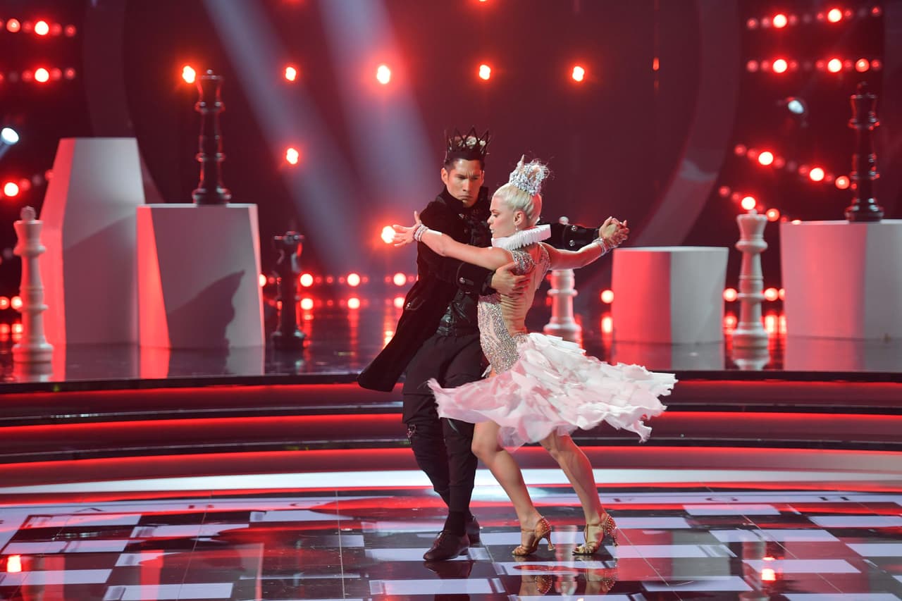 Por su desempeño en la pista, el venezolano fue apodado 'Chyno Sparrow' por Yuri. La observación de la noche fue de parte de Casper, le pidió poner atención a sus hombros durante tus giros.