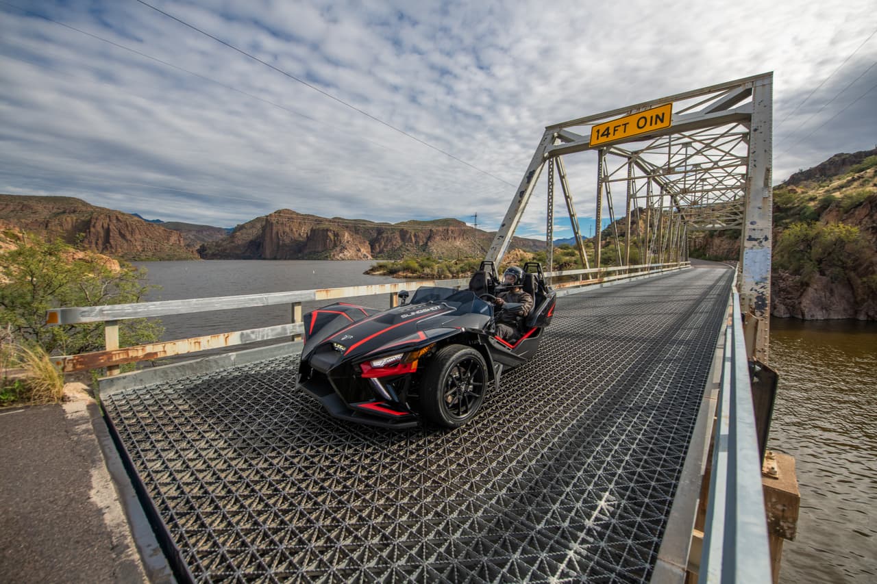 Según mis hijos por fuera parece un ‘transformer’, pero la inspiración original para este ‘carro’ fueron serpientes y dragones.