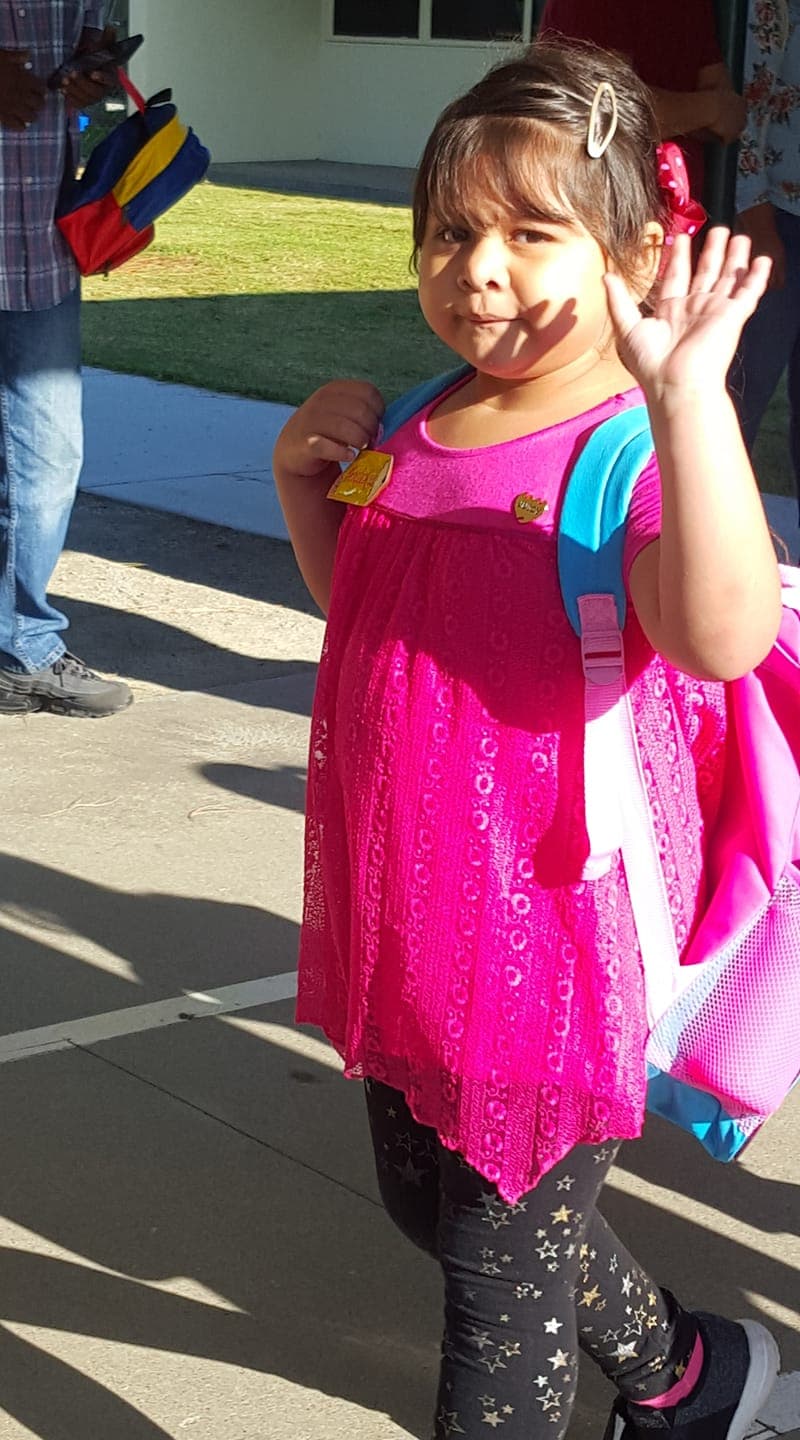 La niña de Jefra Velasco enfrentó su primer día de escuela sin llantos