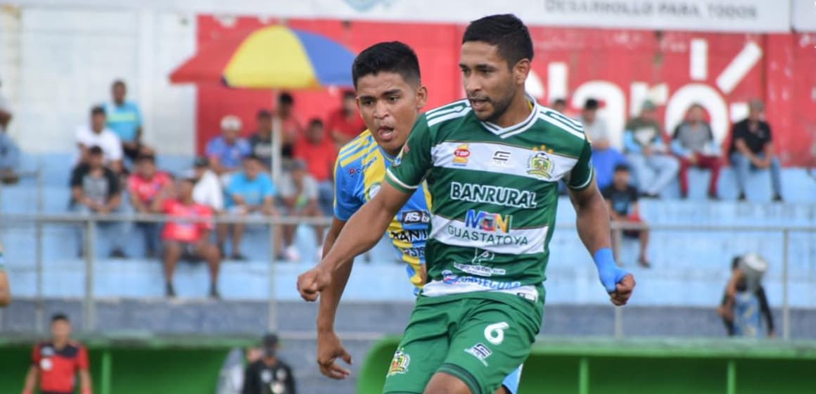 Mexicano Isaac Acuña lleva a su equipo al triunfo en Guatemala 