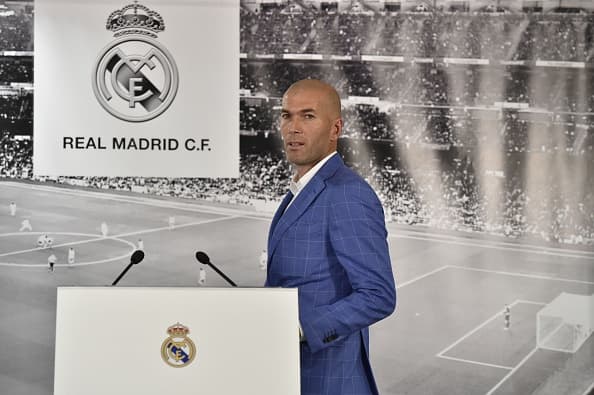 'Zizou' hablaría para todos los presentes, que habían acudido justo por ese momento.