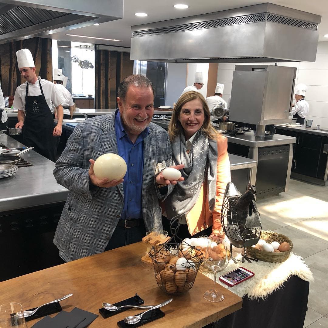 Su primera parada fue el restaurante Azurmendi, ubicado en Bilbao el cual cuenta con tres estrellas Michelin.