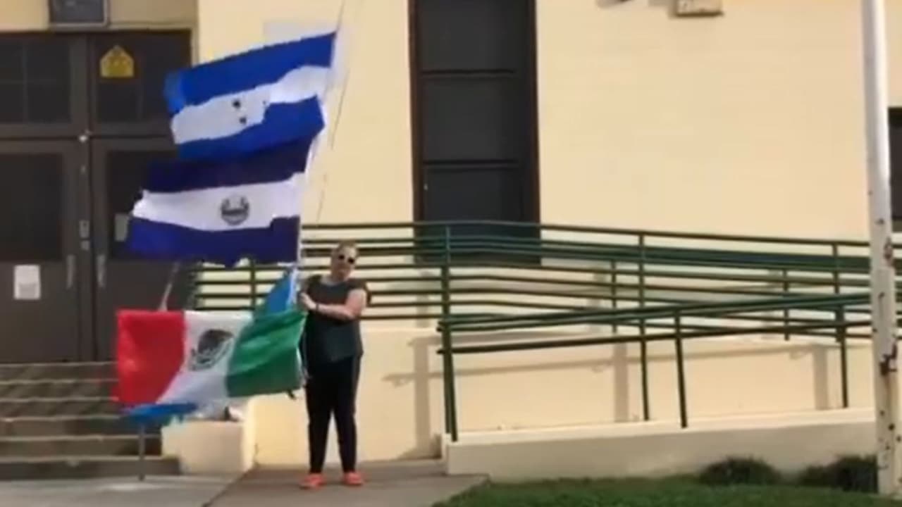 “Era un acto hostil”: OUSD aborda el retiro de banderas latinas en escuela de Oakland