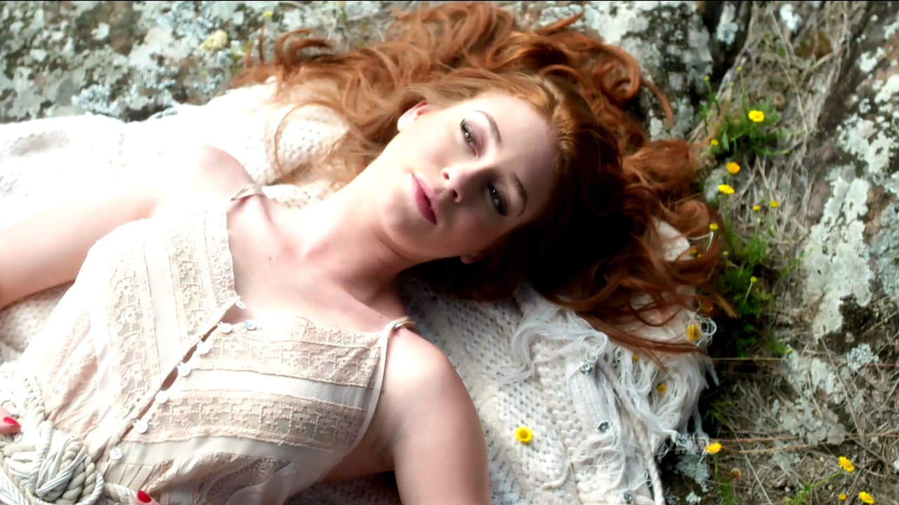 En la sesión utilizó varios vestidos para promocionar un vino.