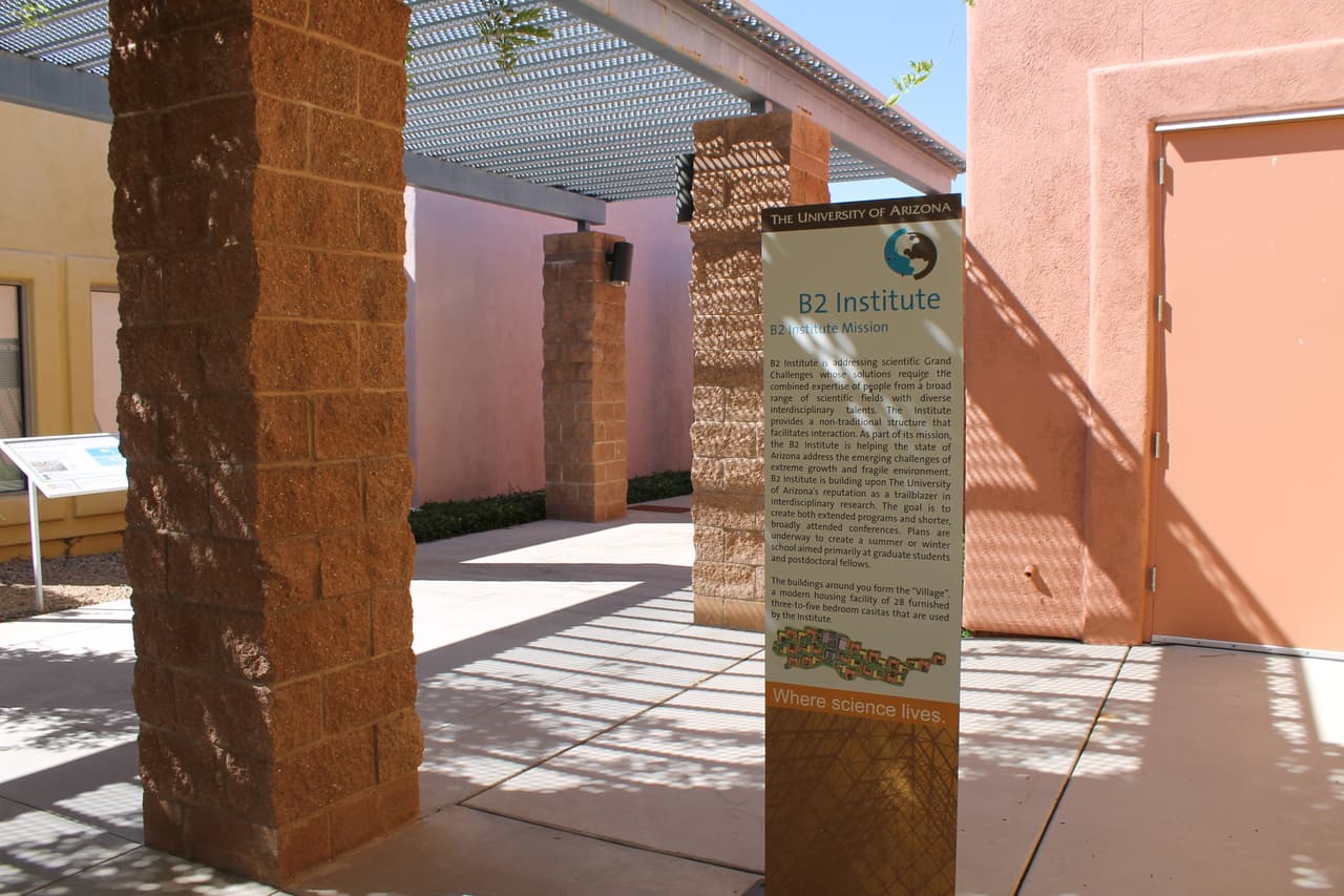 Dentro de la biosfera hay cuartos que son utilizados para hospedar académicos e investigadores