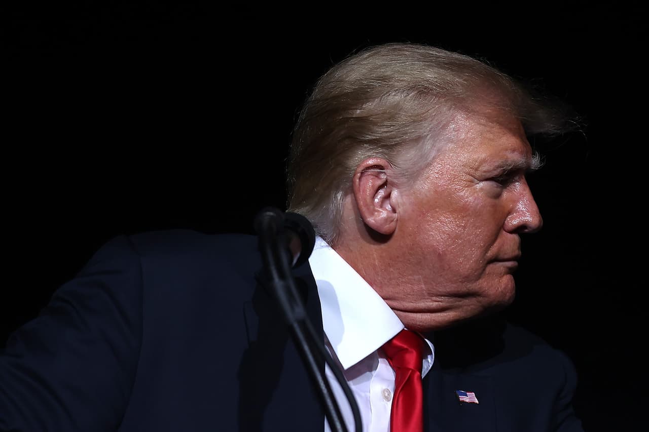 Un juez da ultimátum a Trump y le ordena pagar $110,000 de multa