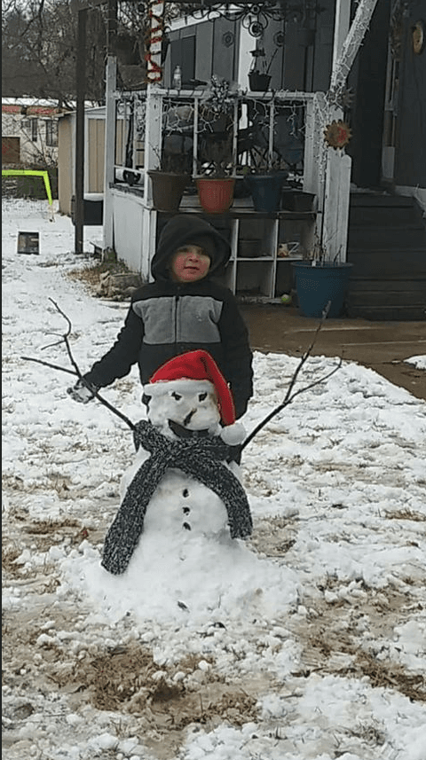 Residentes compartieron fotografías de sus familias mientras compartían durante el periodo de nieve.