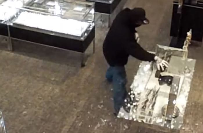En menos de un minuto roban más de $80,000 en joyería y relojes de una tienda en Palo Alto