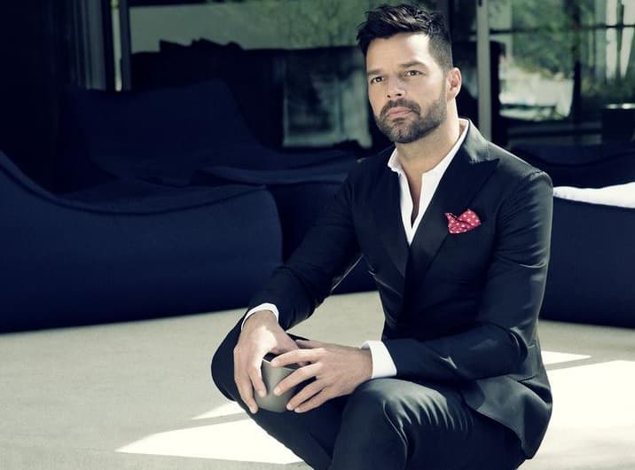 Su tema 'Disparo al Corazón' está nominado como Grabación del Año y Canción del Año. En tanto, su disco 'A quien Quiera Escuchar' quedó nominado como Mejor Álbum Vocal Pop Contemporáneo.