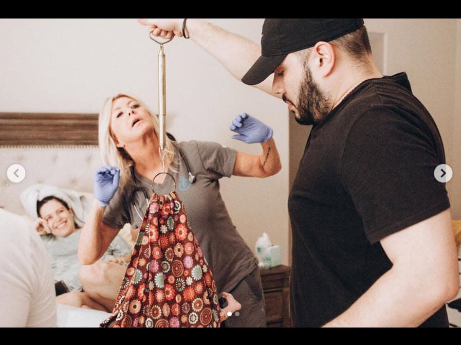 "Trajeron ayuda, apoyo y amor. ¡Todos estaban cansados, somnolientos y hambrientos! Ja ja ja, gracias a todos", dijo el agente de bienes raíces.
<br>