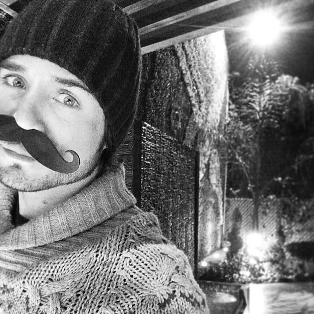 Además tiene un gran sentido del humor.