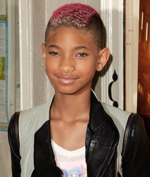 Además de su estilo para vestir, Willow llamó la atención hace unos meses por una fotografía que causó alarma.