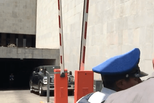 Marjorie de Sousa abandonó el juzgado sin emitir declaraciones oficiales a la prensa.