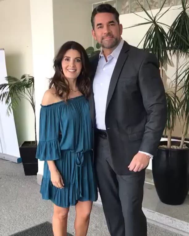 El fin de semana pasado, Eduardo Santamarina se encontró con varios reporteros en la Ciudad de México y ellos le cuestionaron si tuvo problemas con su esposa Mayrín Villanueva después de hacer algunas posiciones sexuales en el 'potro del amor', durante la transmisión del programa que él conduce.