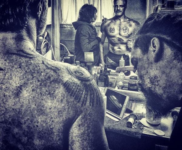 En esta segunda temporada Lisardo tendrá un papel despiadado. El actor se somete a una larga caracterización para que luzca con tatuajes y pueda interpretar a su personaje.