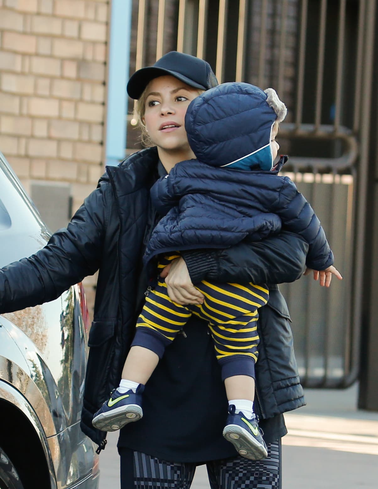 Corrió hasta su camioneta.