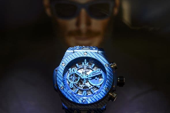 La marca Hublot presentó su nuevo reloj Big Bang en colaboración con Texalium, una marca italiana.