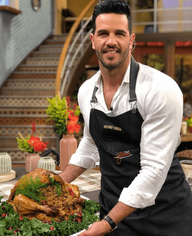El pavo no podía faltar y el chef Yisus lo preparó con mucho amor para celebrar en este programa que prometía ser muy especial.