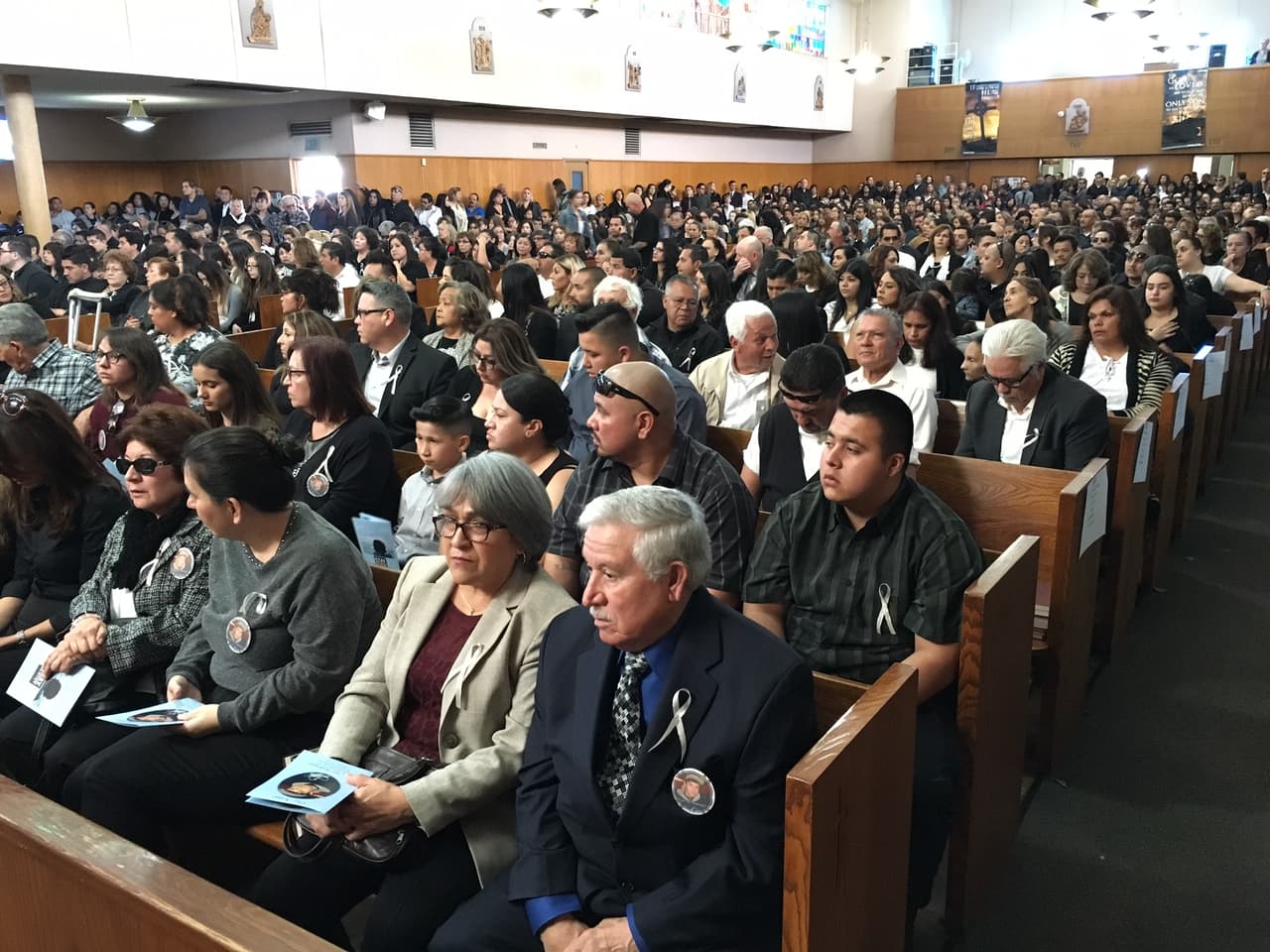 Más de 800 personas acudieron a las honras fúnebres de Elías.