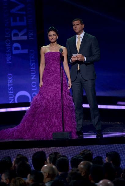 Aislinn Derbez y Christian Meier fueron la primera pareja en presentar los premios al Álbum Regional Mexicano del Año, Canción del Año y Artista Norteño, que fueron para Gerardo Ortiz.