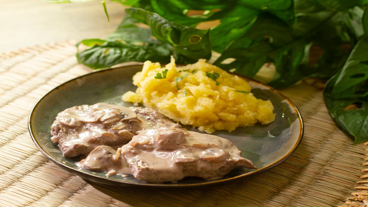 Filete de res con salsa de champiñones