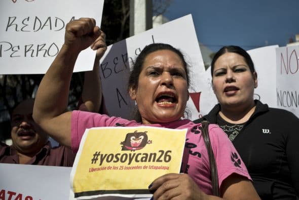 "Los mexicanos no le creemos a nadie, ni a la Iglesia, ni a los partidos políticos; pero a quien menos creemos es a la policía", dijo a Efe Enrique Cruz, experto en sociología, quien señaló a las instituciones como las responsables de la gran incredulidad existente en el país.