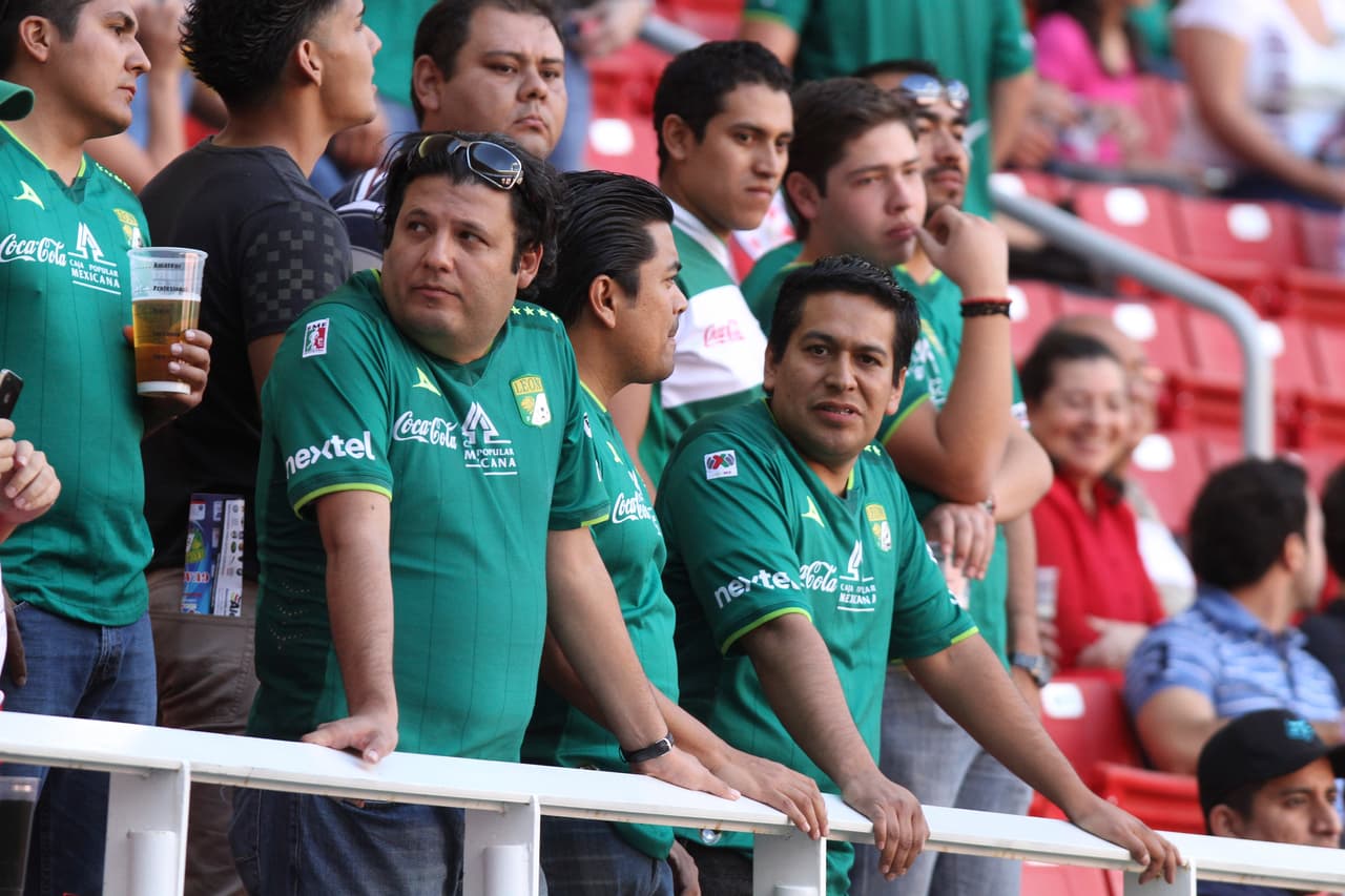 Un años después los aficionados de Chivas querían venganza y agredieron a hinchas de León hasta dejar inconscientes a algunos. El saldo fue de 15 personas detenidas.