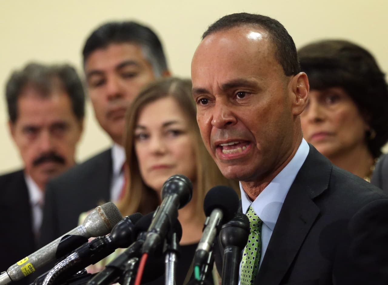 Bancada hispana demócrata muestra rechazo e indignación por las redadas y deportaciones