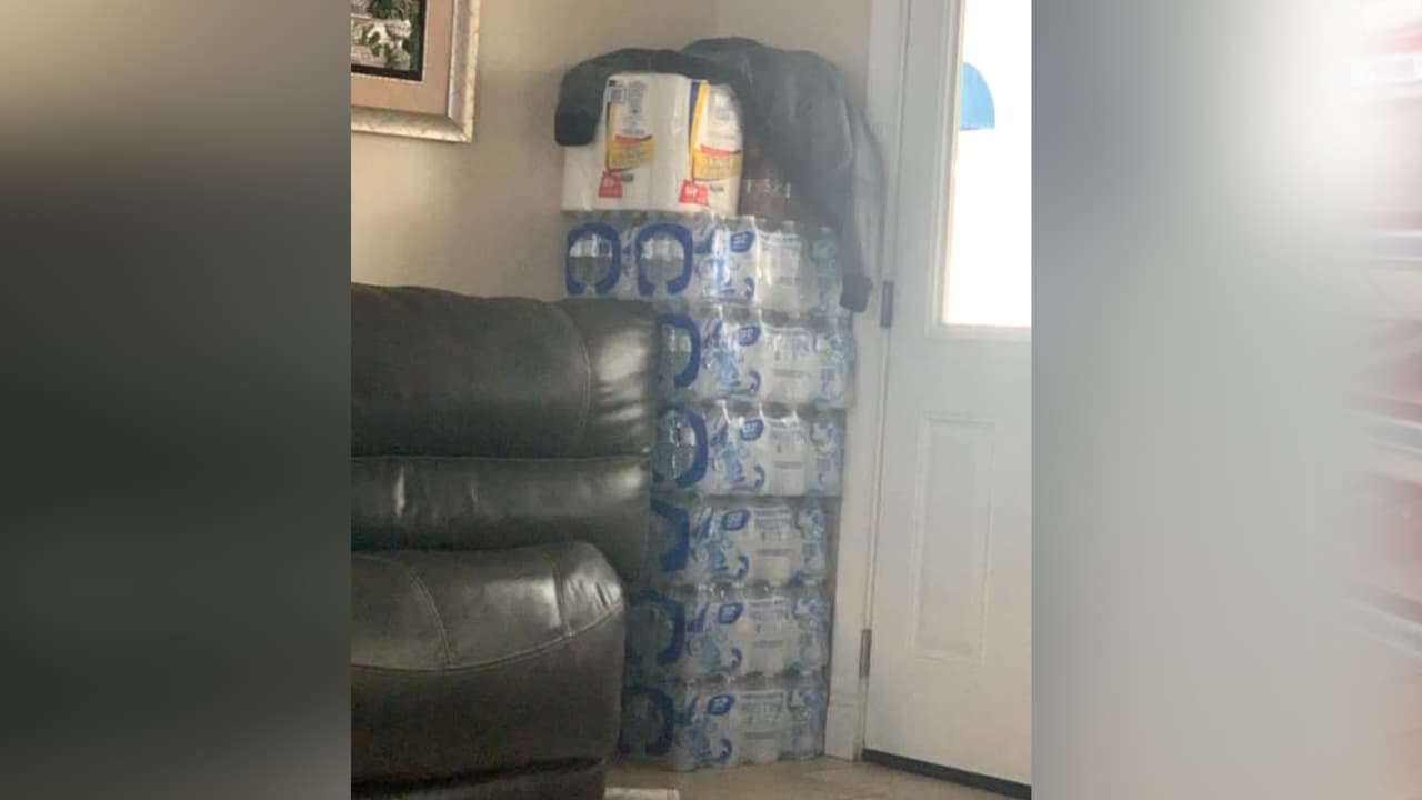 Luis Gomez - "Jajaja lo demás está en el garage", señala en su publicación.