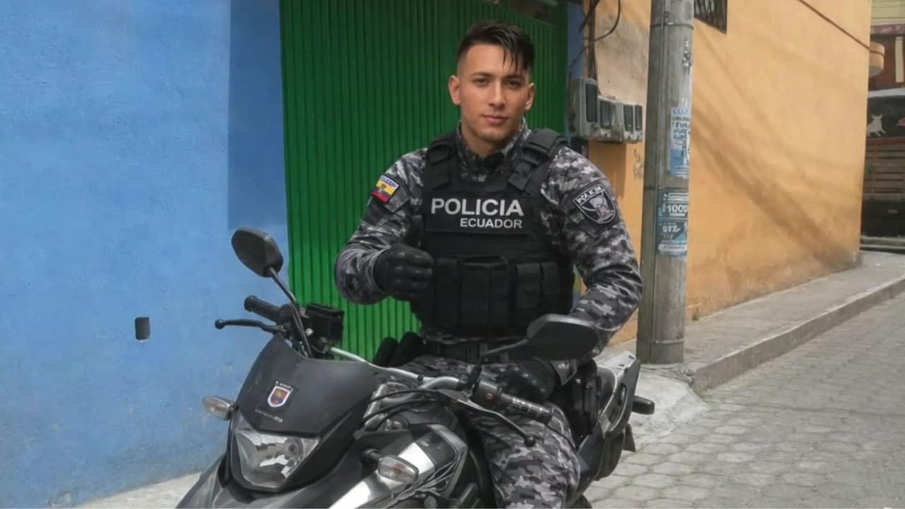 Un falso policía presumía su imagen en redes: Una seguidora lo denunció por presunta extorsión