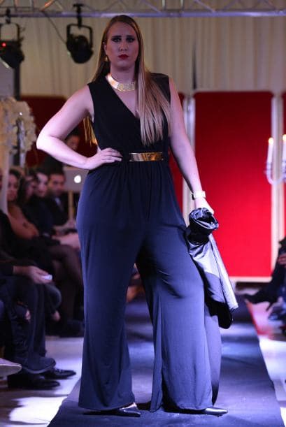 Puedes acompañarlo con un accesorio que lleve la mirada hacia el rostro, tu mejor carta de presentación.