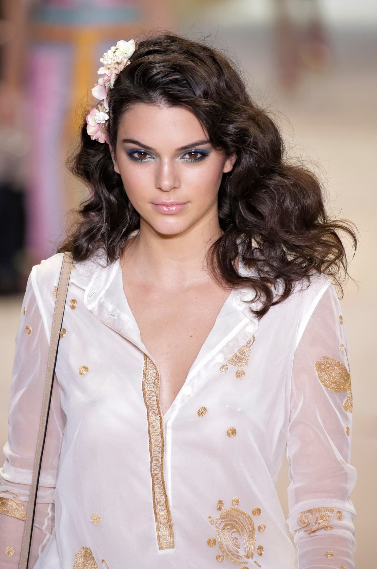 La hermanita de Kim Kardashian ya se alista para recorrer la pasarela con mucha sensualidad.