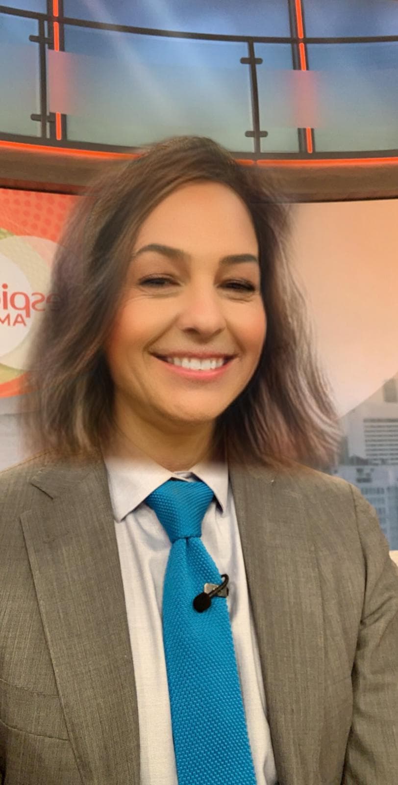 ‘Carla’ luce radiante y muy jovial. Ahora Carlos sabe cómo se verán sus hijas adolescentes.