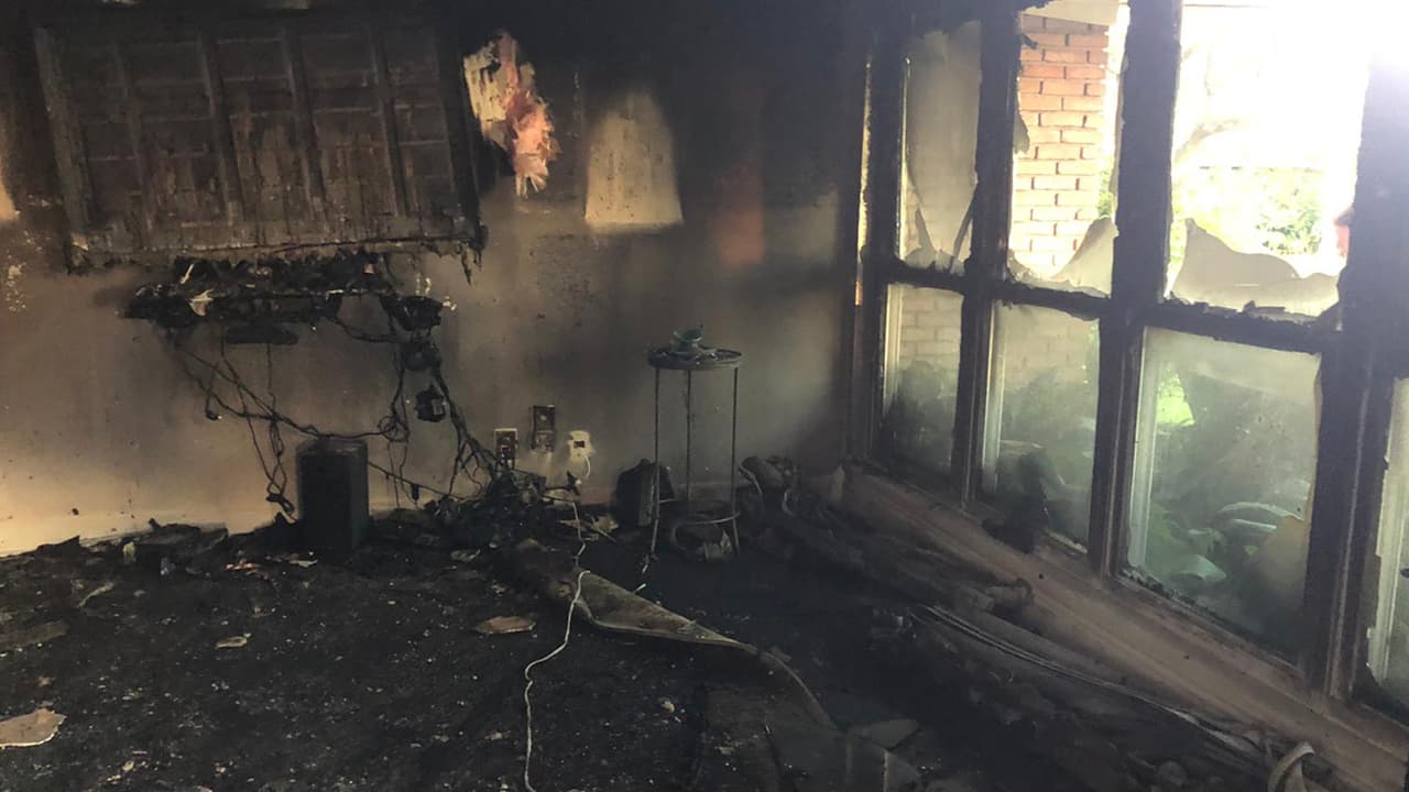 De acuerdo con el propietario su hija ha hecho publicaciones en las redes sociales manifestando su apoyo al presidente Trump.