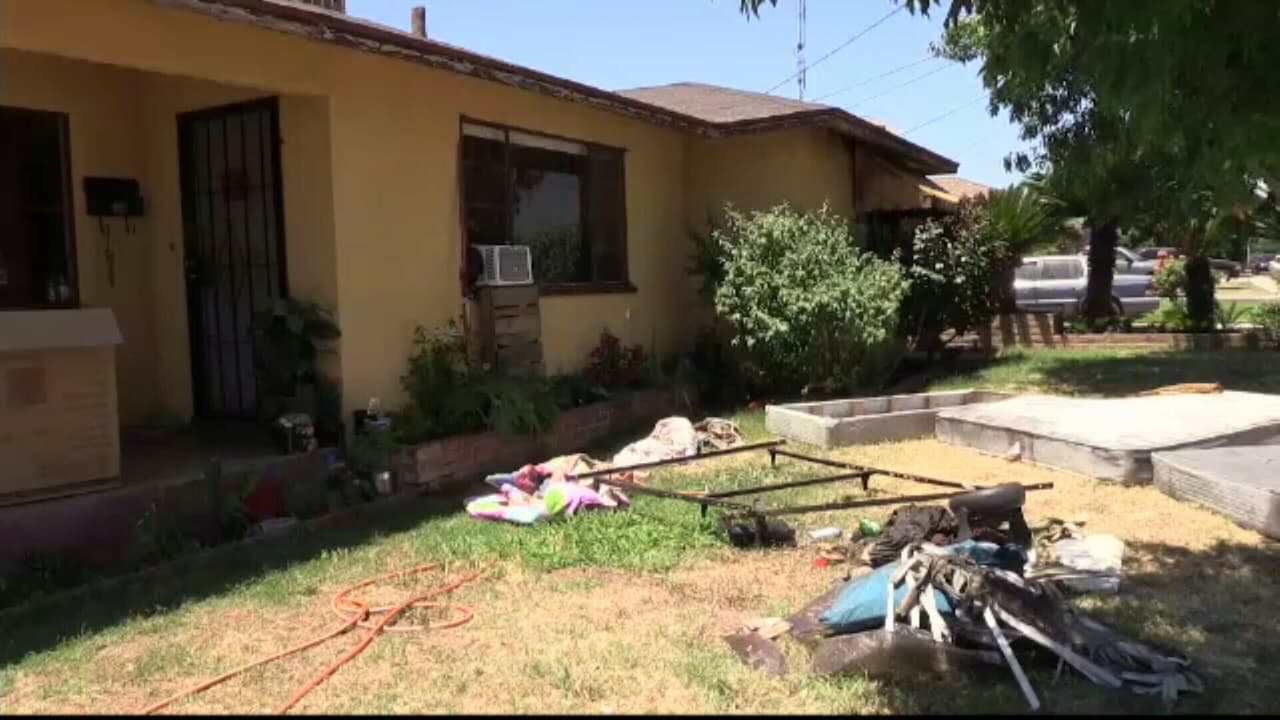 Después de que se incendió la casa, robaron a los propietarios
