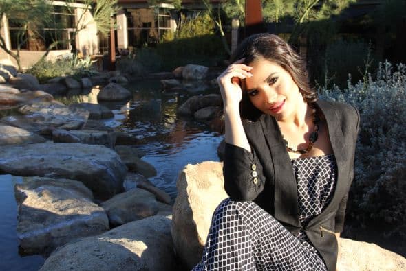 Nuestra representante Gloricely Loug ha llegado muy lejos en Nuestra Belleza Latina 2015. Pero la joven de 19 años podría ser descalificada este fin de semana, dejando sus sueños a medias. Aunque su futuro es incierto, de lo que no hay duda es que a esta arizonense le sobra belleza y talento, como lo muestran esta sesión de fotos en las instalaciones de Univisión Arizona.