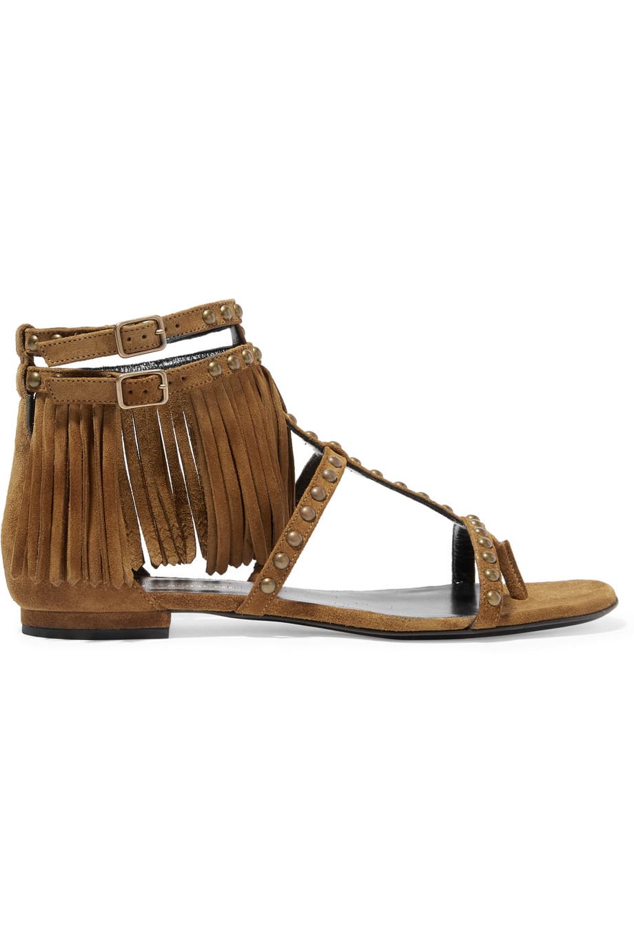 Invocando un espíritu boho que ya se ha anticipado desde la primavera, las flats en gamuza con fleco se convierten en el zapato imperdible del verano. Estas en tono camel, de taches y correas de Saint Laurent fueron uno de los mandatos del festival de Coachella. Son ideales ya sea con shorts o vestido de mezclilla.