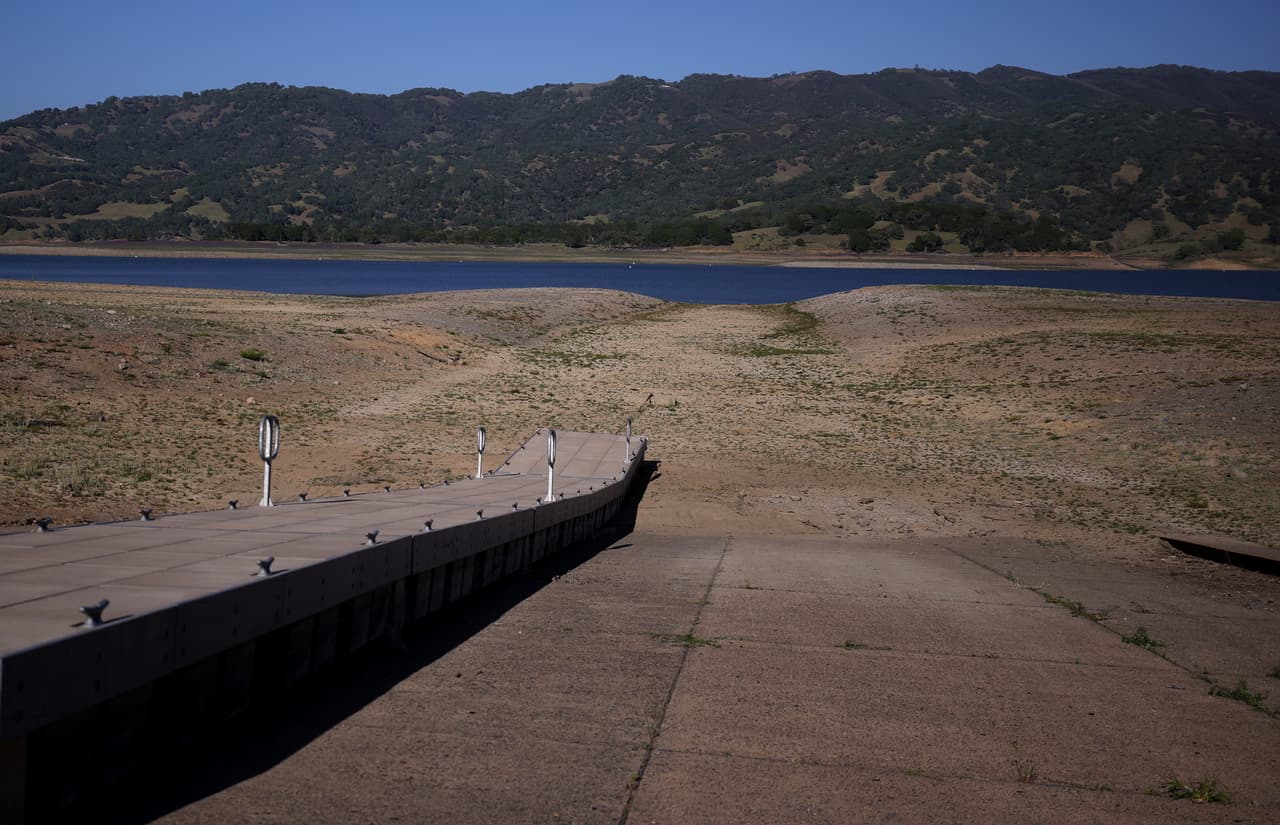 Este abril, el gobernador Gavin Newsom declaró una
<a href="https://www.gov.ca.gov/wp-content/uploads/2021/04/4.21.21-Emergency-Proclamation-1.pdf" target="_blank">emergencia de sequía en los condados Sonoma y Mendocino</a>, donde las condiciones de sequía son más severas.