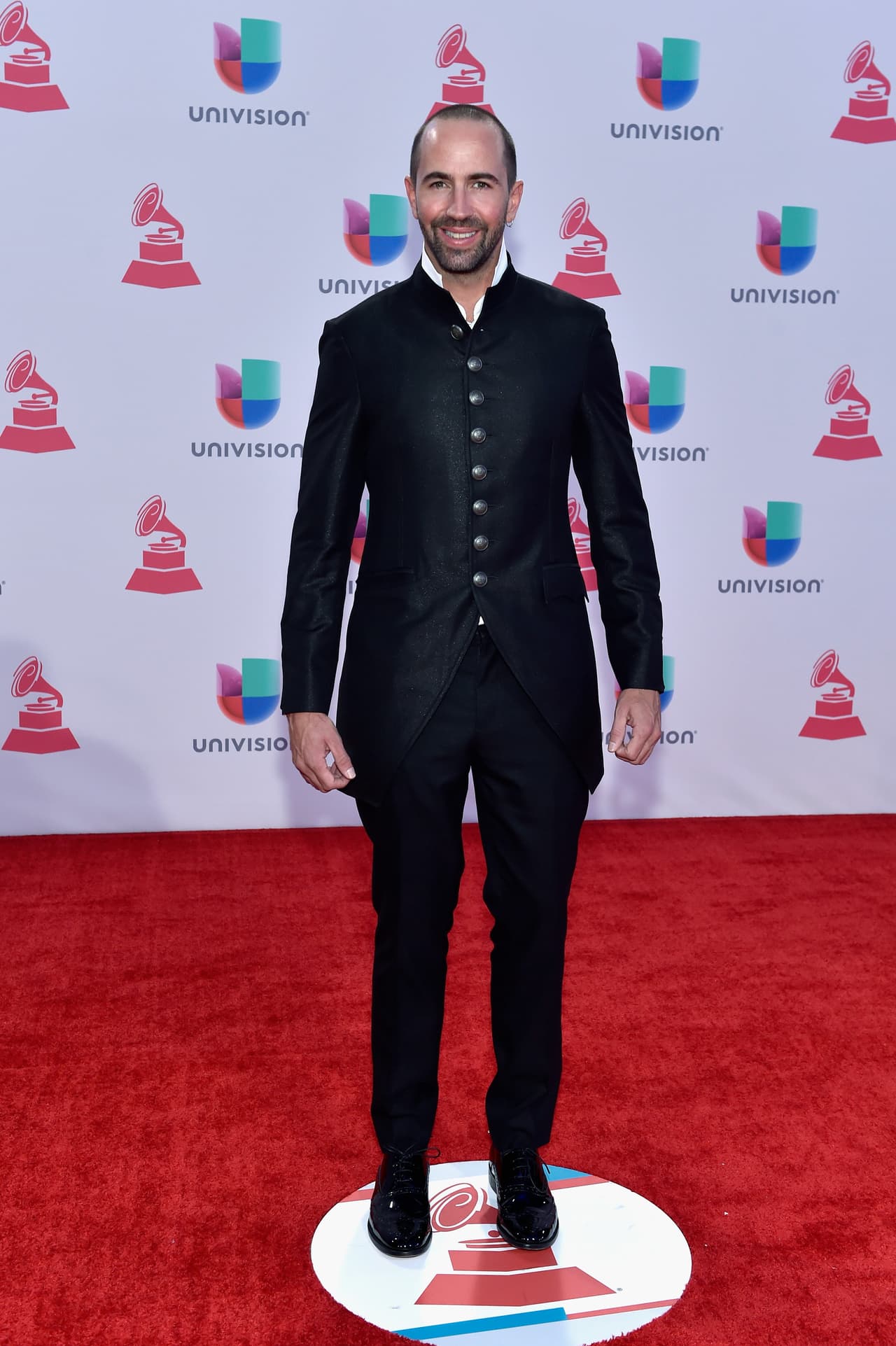 Las hileras de botones fueron algo innovador en la ropa masculina este año.