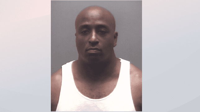 Alonzo Smith
<br>712 N Sellars Mill Rd., Burlington NC
<br>Tráfico de cocaína y conspiración de tráfico de cocaína
<br>Fianza: $520,000
<br>
<br>