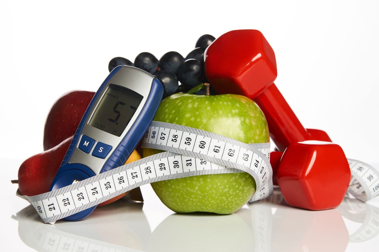 <b>Previene la diabetes.</b> Además de traer grandes beneficios a nuestra piel, el consumo de manzana también nos ayuda a prevenir la diabetes.