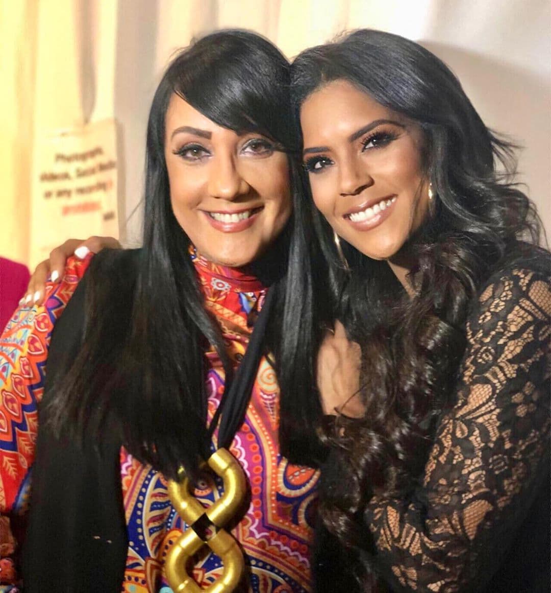 En el aclamado evento de moda cruzó la pasarela con un look diseñado por su compatriota Giannina Azar. Su aparición en el desfile fue todo un éxito y una gran victoria para la presentadora. 
<br>